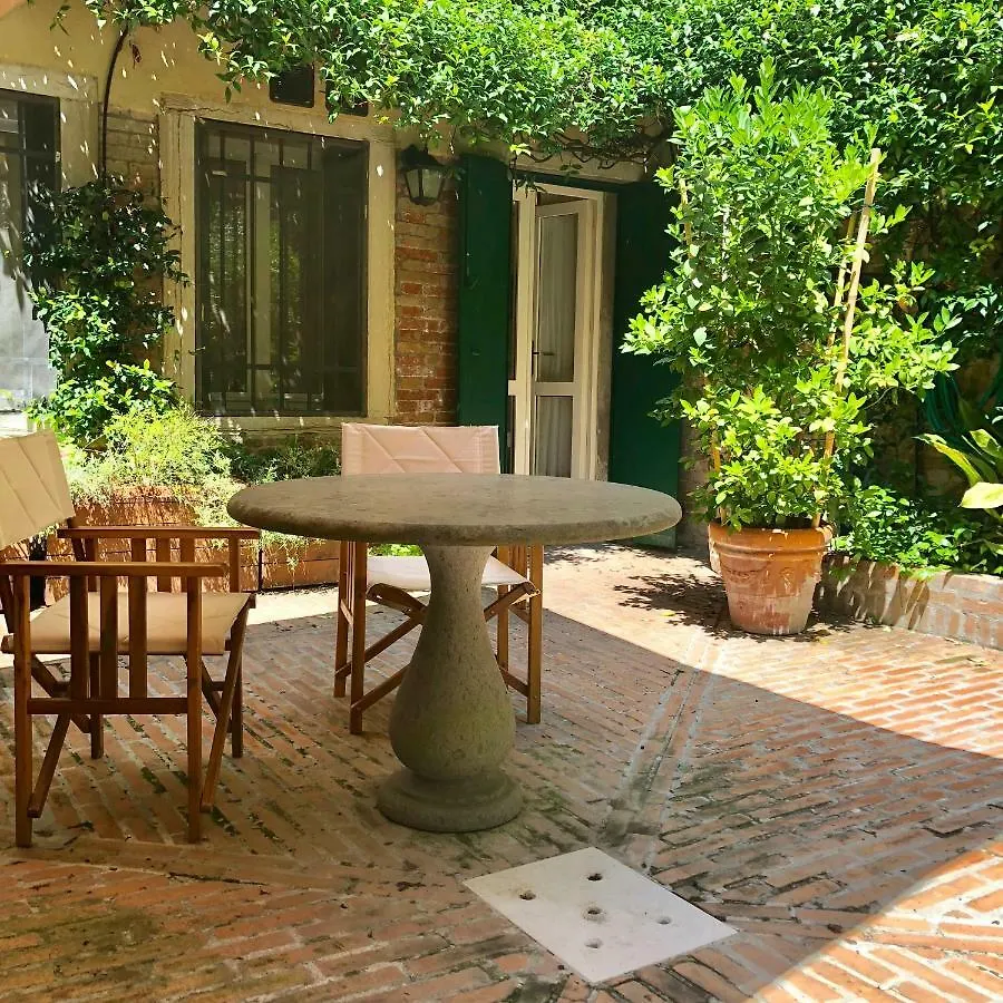 Peggy Suite البندقية 0*,